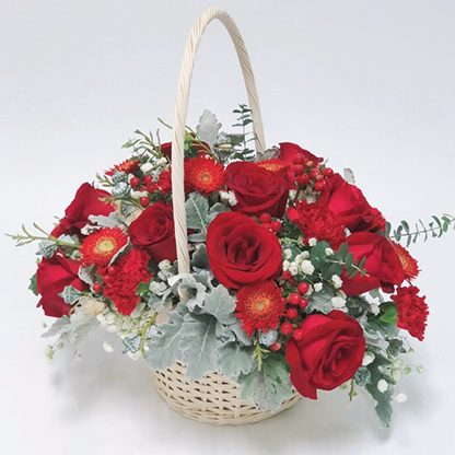 กระเช้าดอกไม้ ดอกกุหลาบโทนสีแดง
