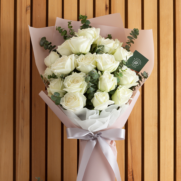 ช่อดอกกุหลาบขาว 22 ดอก แด่ความรักอันบริสุทธิ์ | A Flower Room