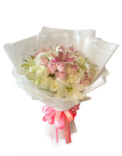 A065 ช่อดอกไม้สวย ๆ จัดดอกกุหลาบขาวและชมพู 10 ดอก กับดอกลิลลี่ขาวและชมพู 10 ดอก