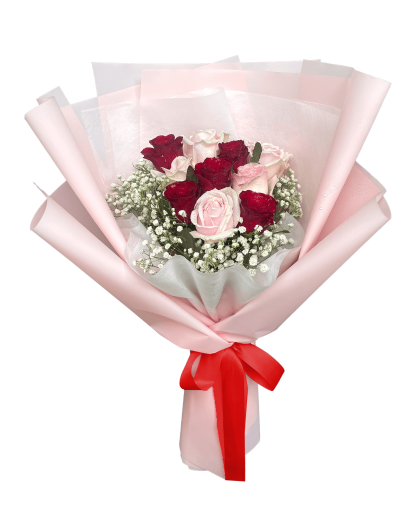 A077 ช่อดอกกุหลาบน่ารัก ๆ สีแดงและสีชมพูอย่างละ 5 ดอก รวมทั้งหมด 10 ดอก ห่อด้วยกระดาษสี Blush Pink